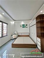 - Nhà khu Thiên Lôi có sân cổng. - Ô tô đỗ miễn phí mặt đường 24/24. Gara ô tô cạnh nhà.   - Diện tích: 65m² xây 4 tầng. Hướn