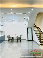 - Nhà xây mới phố Trần Nguyên Hãn sân cổng riêng biệt vị trí trung tâm gần trường, chợ đi đâu cũng thuận tiện. - Dt: 58m² x 3