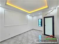 Đường 3 ô tô tránh nhau ngay Aeon