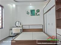 - Nhà khu Thiên Lôi có sân cổng. - Ô tô đỗ miễn phí mặt đường 24/24. Gara ô tô cạnh nhà.   - Diện tích: 65m² xây 4 tầng. Hướn