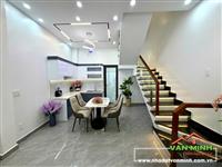 - Nhà ngõ 107 Đình Đông Lê Chân Hải Phòng. - Xây dựng 3 tầng 3 ngủ, phòng thờ, sân phơi. - Ngõ 2 ngoặt tới nhà  - Bìa đỏ GPXD