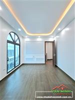 - Nhà ngang 4 tầng dân xây Thiên Lôi - Khúc Thừa Dụ ôtô đỗ miễn phí 24/7
