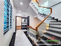 Nhà lô góc xây mới độc lập có sân cổng riêng tại Miếu Hai Xã gần Hồ Sen, 60m2 x 4 tầng. 