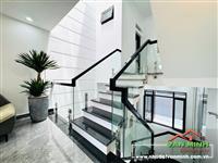 Thiên Lôi ngay siêu thị AEON oto đỗ cửa