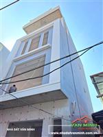 - Nhà lô góc 4 tầng khu vực Thiên Lôi. Sân cổng 