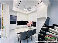 - Siêu phẩm Villa chỉ sau 1 nhà mặt đường.  