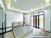 - Nhà sau mặt đường Hùng Vương. Ngay chân cầu tam bạc. Ô tô tránh nhau thoải mái.  - Diện tích bìa 60m2 . Sử dụng 72m². - Xâ