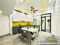 - Nhà Hồ Sen oto đỗ cửa vào nhà có thang máy 4 tầng xịn sò, tặng full nội thất - Diện tích :62m. 4 tầng mái bằng - Công năng: