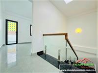 - Sân Cổng Riêng nhà Lô Góc thoáng mát Khúc Thừa Dụ thông Thiên Lôi Hải Phòng  - Diện tích : 80m2 x 4 tầng  - Hướng : Đông tứ