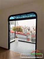 Sau nhà mặt đường phố Hồ Sen - sân cổng