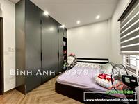 Bán nhà đẹp phố Chơ Hàng - Hồ Sen - Ngay sau mặt đường vị trí đẹp