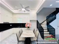 - Siêu phẩm Villa chỉ sau 1 nhà mặt đường.  