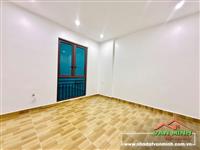 CHÍNH CHỦ  BÁN – NHÀ XÂY MỚI TINH TRUNG TÂM CHỢ HÀNG  🔹 Diện tích: 42m² x 3 tầng – ngang 5,9m, bìa vuông đẹp 🔹 Công năng: 3