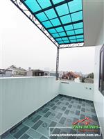 - Bán nhà ngõ 152 Hồ Sen ôtô đỗ cạnh nhà. - Sân cổng riêng, Nhà ngang rộng thoáng mát. - Diện tích: 52m² thực tế gần 60m² - C