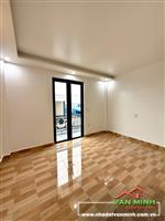 Bán Căn Nhà Sân Cổng Ngay Hồ Sen- Chợ Hàng