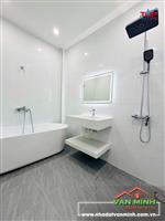 Bán nhà đẹp xây mới phố Chợ Hàng - Hồ Sen, Lê Chân, Hải Phòng