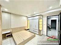 - Bán nhà sân cổng ngõ 69 Chợ Con - Hồ Sen  - Diện tích: 59m² xây 4 tầng, 2 mặt thoáng. - Công năng: Phòng khách, bếp, 5 phòn