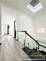 - Nhà lô góc, mặt ngõ Miếu Hai Xã Lê Chân Hải Phòng. - Ngõ 2 oto tránh nhau, ngõ thông phù hợp kinh doanh buôn bán. - Diện tí