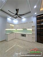 - Bán nhà Hồ Sen sân cổng riêng rộng + full nội thất. 