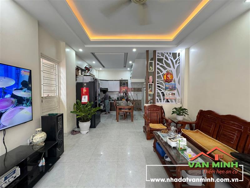 Bán nhà Đoàn Kết lô góc 3 mặt thoáng oto đỗ cửa