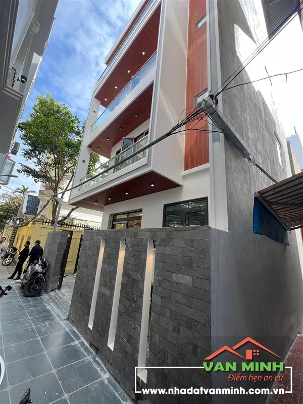 - Một căn nhà 3 mặt thoáng ở Phương Lưu - Hoàng Thế Thiện gần đường Lê Hồng Phong  