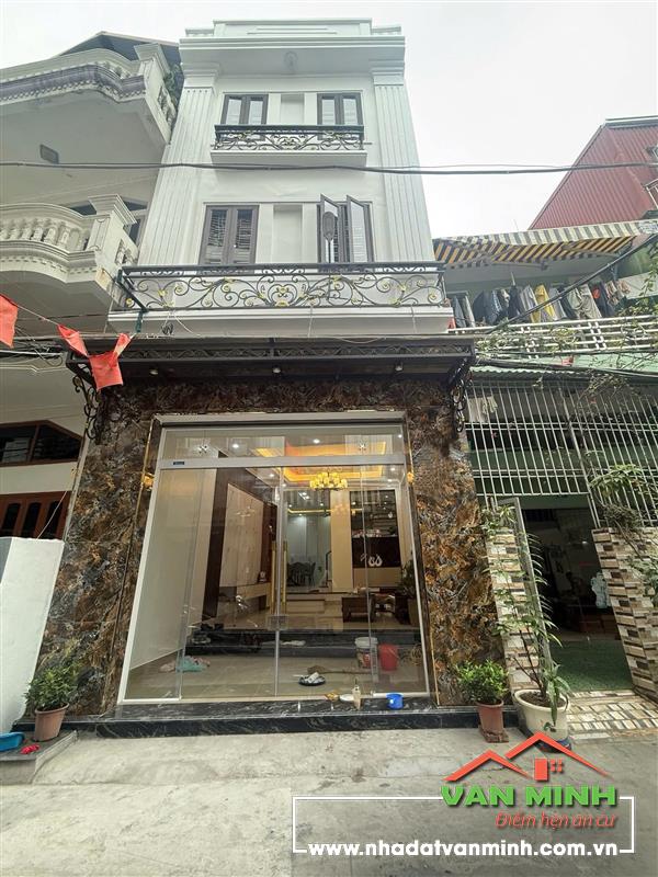 - Nhà mặt ngõ nông phố Trần Nguyên Hãn Lê chân.