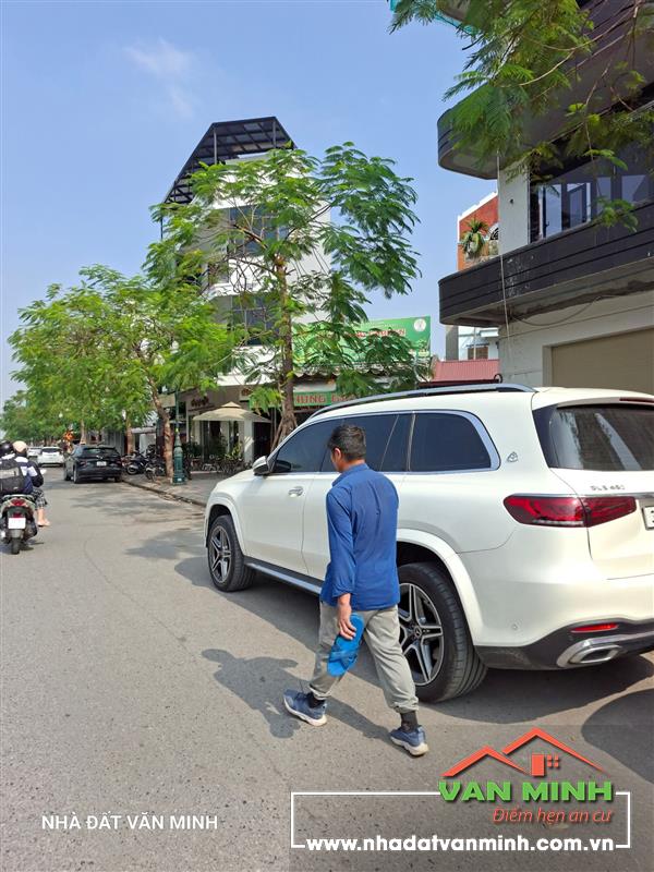 - Bán Nhà Mặt Đường Kinh Doanh, Buôn  Bán vị trí sầm uất nhất, ngay ngã 3 Chợ Hàng - Aeon Mall. 