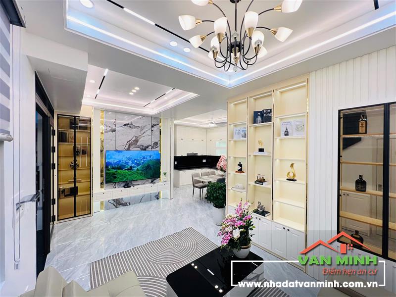 - Siêu phẩm Villa chỉ sau 1 nhà mặt đường.  