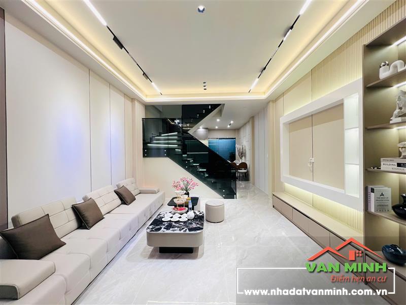 - Nhà đường Nguyễn Tường Loan trung tâm Quận Lê Chân 