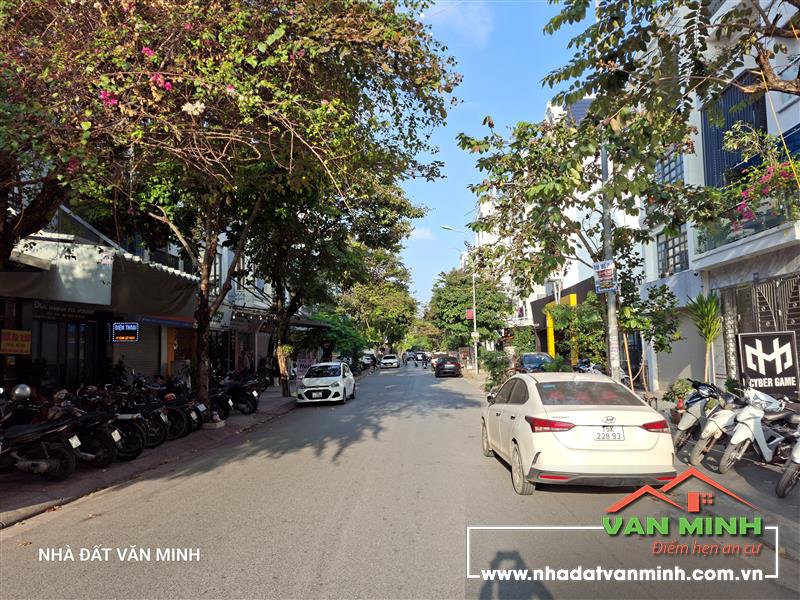 - Bán đất ngang rộng 6m tuyến 2 Hoàng Minh Thảo - Nguyễn Tường Loan. 