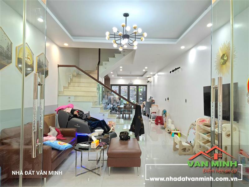 - Nhà 105m² ngang 4,6m mặt đường Hoàng Ngọc Phách Hải Phòng. 