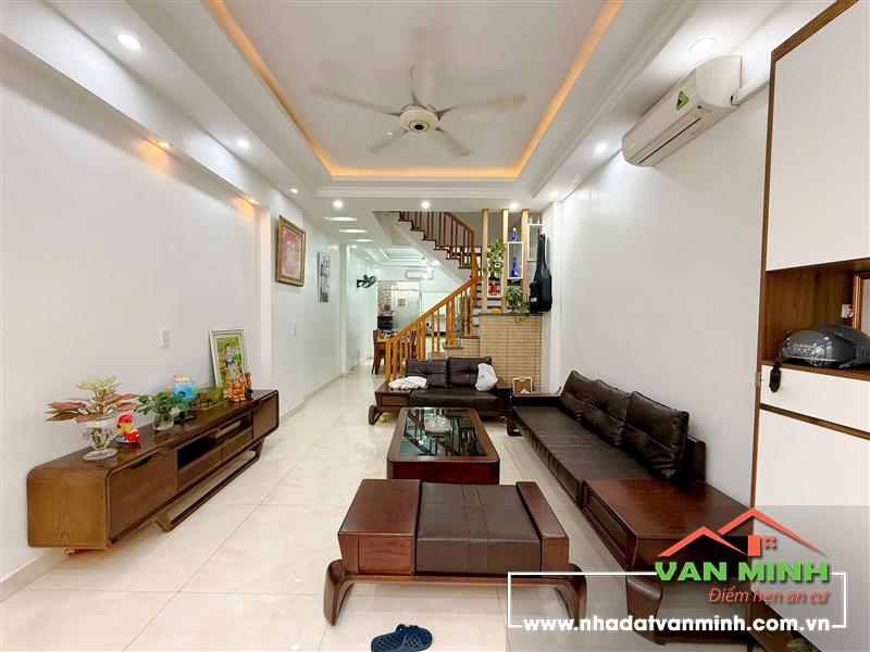 NHÀ TUYẾN 2 ĐƯỜNG VŨ CHÍ THẮNG HẢI PHÒNG  