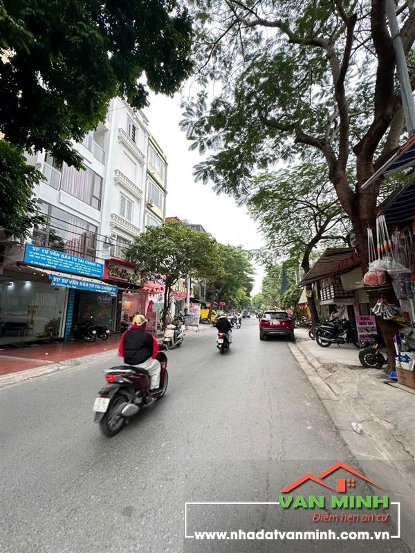 Nhà mặt đường Hoàng Minh Thảo. Khu đẹp nhất tuyến đường kinh doanh buôn bán. Mới xây. Diện tích: 51m² x 4 tầng lô xẻ khe, nga