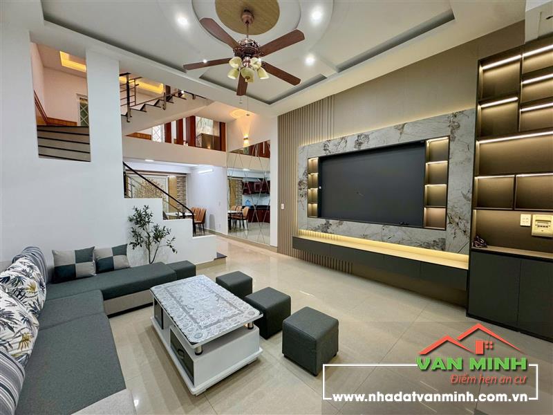 Bán Nhà Hồ Sen Thông chợ Hàng ngõ nông oto truóc cổng giá chỉ hơn 3 tỷ 