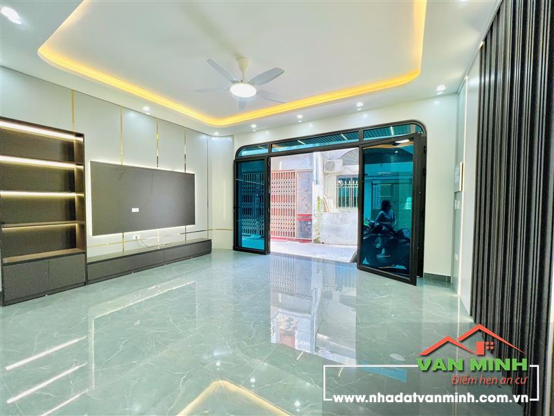 - Cần bán gấp căn nhà xây mới ở ngõ 170 Thiên Lôi.  