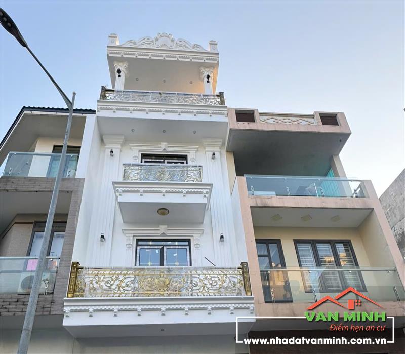 - Nhà 60m² xây 4 tầng chợ Hoa Quả Hồng Bàng. - Căn thang máy 7,2 tỷ  - Căn không thang máy 5,8 tỷ - Đường 2 ô tô, vỉa hè rộng