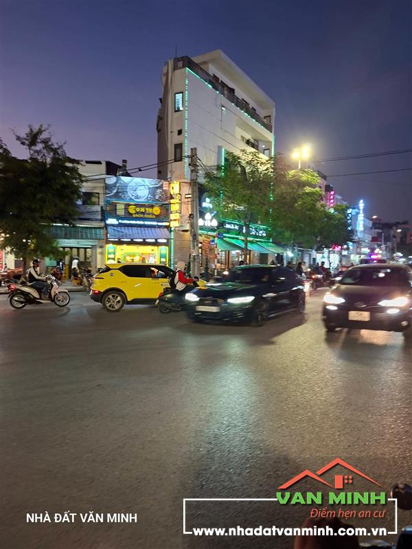 - Nhà 5 tầng thang máy đang hoàn thiện tại đường Hồ Sen Hải Phòng. - 57m² lô góc thoáng mát, ngõ nông cách mặt đường Hồ Sen 3