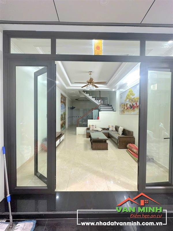 - Bán nhà Nam Pháp 1 thông Lạch Tray và Văn Cao. - Diện tích: 50m² ngang  4,2m. Xây 4 tầng cấp chính. - Nhà đang có dòng tiền