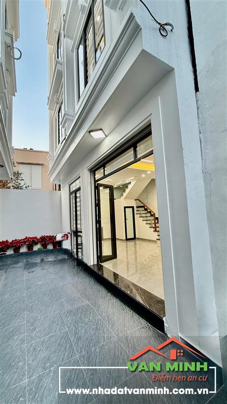 - 4 TẦNG XÂY MỚI, ĐỘC LẬP PHỐ TÔN ĐỨC THẮNG. - Diện tích: 41m2 * 4 tầng(ngang 7,3m) - Vị trí đắc địa, khu dân trí cao, gần tấ