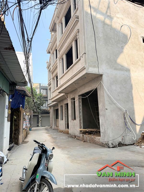 - Bán nhà 4 tầng 193 Văn Cao  - Ô tô đỗ cửa 24/24. - Phòng khách. Phòng bếp. 4 Ngủ. Sân phơi. Sân chơi - Hướng Tây tt và Đông