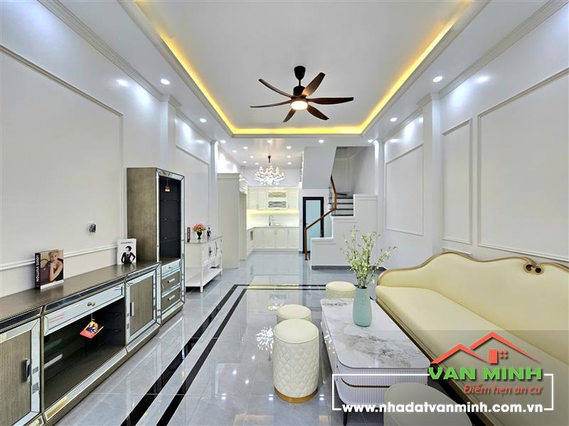 - Nhà 4 tầng  khu vực Lạch Tray  - Diện tích: 41m2 Hướng Tây bắc. - Công năng sử dụng: 4 ngủ 3 wc, phòng khách, bếp, phòng th