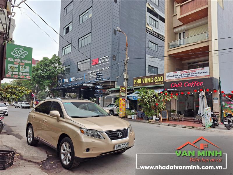 - Nhà mặt đường 14m tuyến 2 Võ Nguyên Giáp - Thiên Lôi. - Diện tích: 60m² x 4 tầng. Vỉa hè 3m.  - Vị trí ngay sát ngã tư Võ N