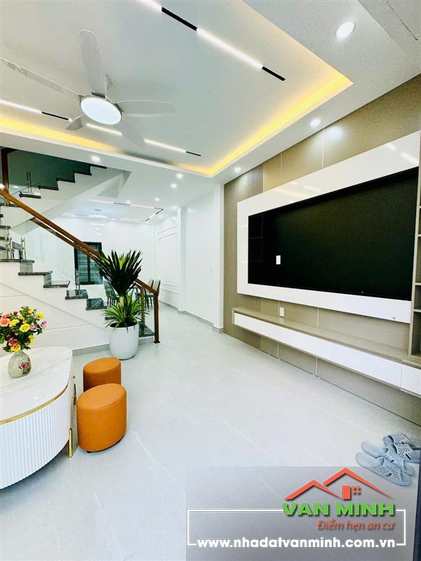 - Nhà tại Thiên Lôi - Chợ Đôn Lê Chân. - Vị trí tuyệt đẹp ngõ ngoài 2 ô tô tránh nhau sau mỗi nhà mặt ngõ, sân cổng riêng biệ