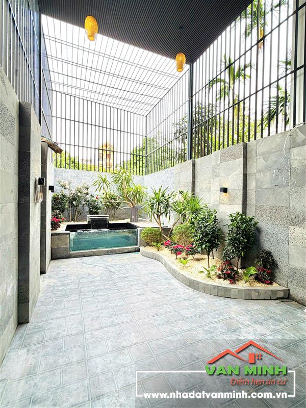 - Bán nhà đường Võ Nguyên Giáp - Thiên Lôi gần Hoàng Huy và Aeon.  - Diện tích 102m² xây 5 tầng thang máy. - Đường trước nhà 