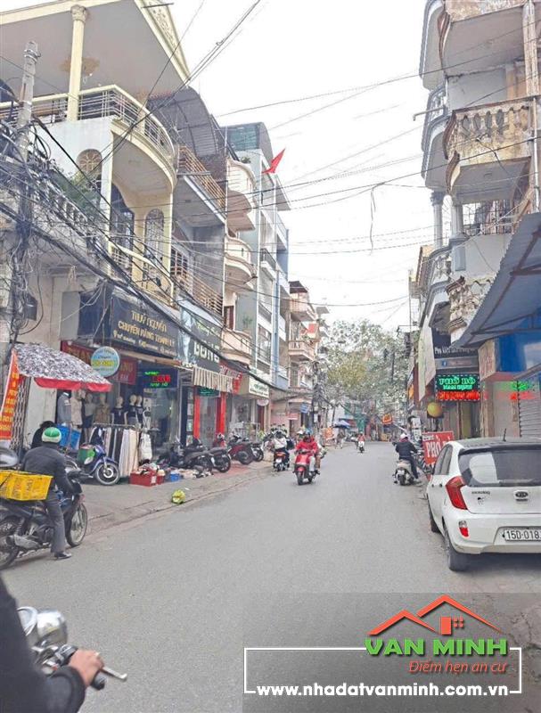 NHÀ MẶT ĐƯỜNG KHU CHỢ HÀNG - ĐÌNH ĐÔNG - HÀNG KÊNH  HẢI PHÒNG. - Dân xây cực kỳ chắc chắn kiên cố .  - Diện tích ~ 60m x 4 tầ