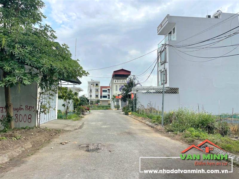 - Bán đất TĐC Đồng Dứa Hải An Hải Phòng - Vị trí gần Vòng xuyến Lê Hồng Phong và Ngô Gia Tự. - Diện tích: 120m2 ngang 5m dài 