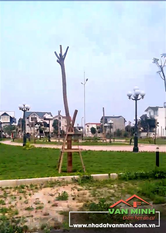 - Bán đất phân lô Anh Dũng 7 Dương Kinh Hải Phòng không lỗi gì. - Phía trước lô đất công viên cây xanh. - Phía sau trường học