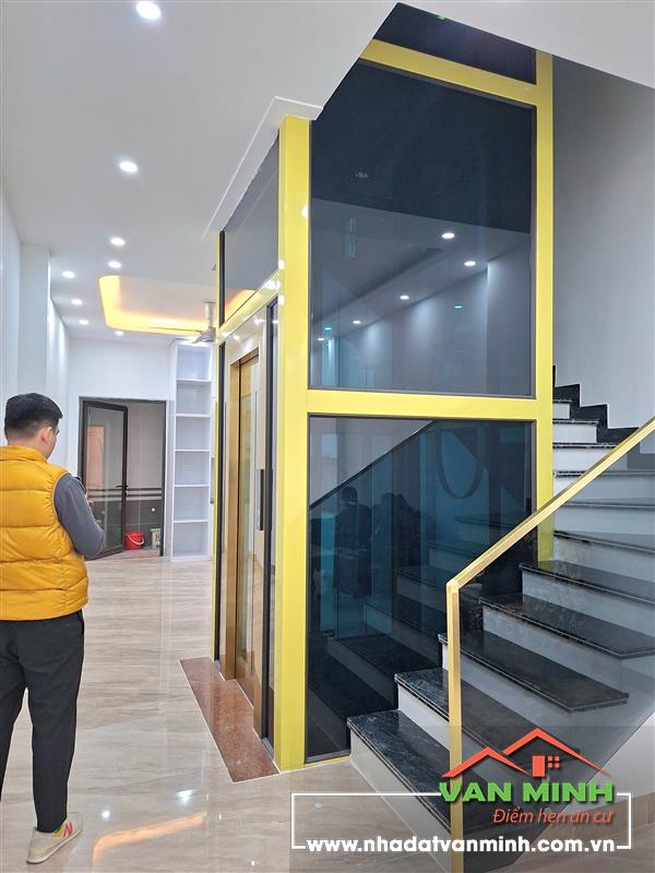 - Siêu phẩm nhà mặt đường Đình Đông Hải Phòng  - Diện tích: 71m2 xây dựng cao tầng - Thang máy cao cấp. - Vị trí đẹp kiếm ra 