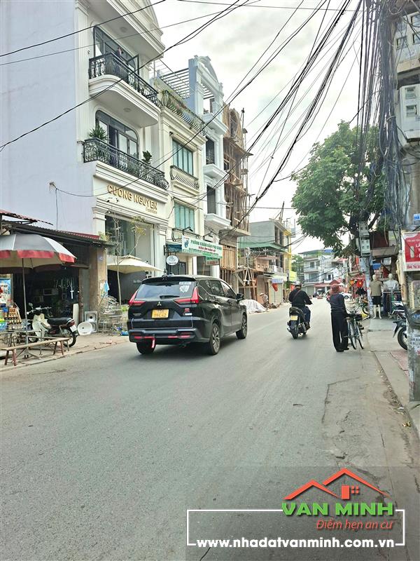 - Siêu phẩm mặt đường tuyến 2 Hồ Sen Lê Chân Hải Phòng. - Xây cao tầng thang máy. - Đường rộng thông thương kinh doanh tấp nậ