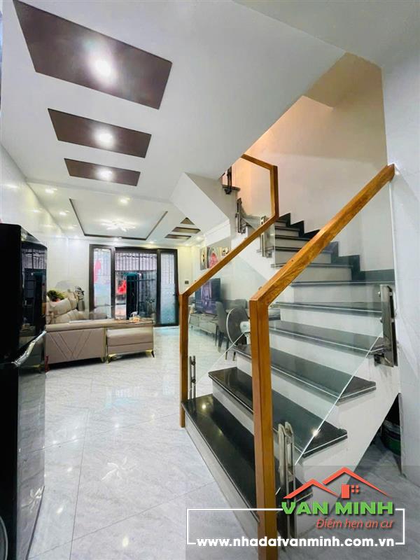 - Mặt ngõ sân cổng Trần Nguyễn Hãn gần đường Nguyễn Đức Cảnh Hải Phòng. - Gần bệnh viện tiệp, phố đi bộ hồ tam bạc. - DT: 40m